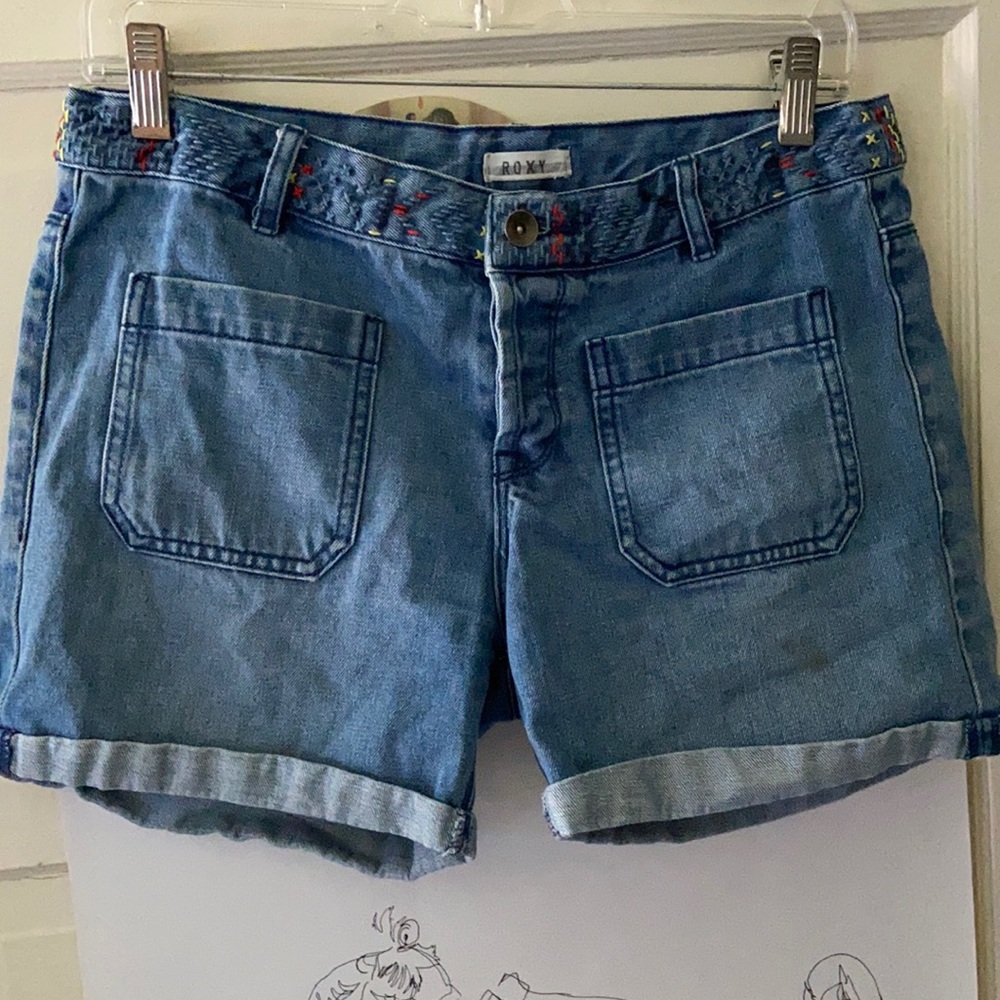 roxy jean shorts w/ embroidered details